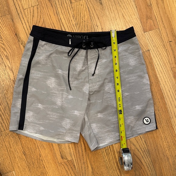Vuori Gray and Black Board Shorts for Men 30 - Picture 6 of 10